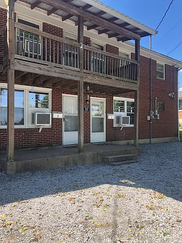 213 E Walnut St #C Photo 1