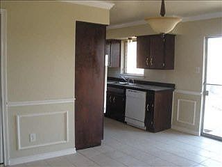 4th image of 2728 Wembley Dr