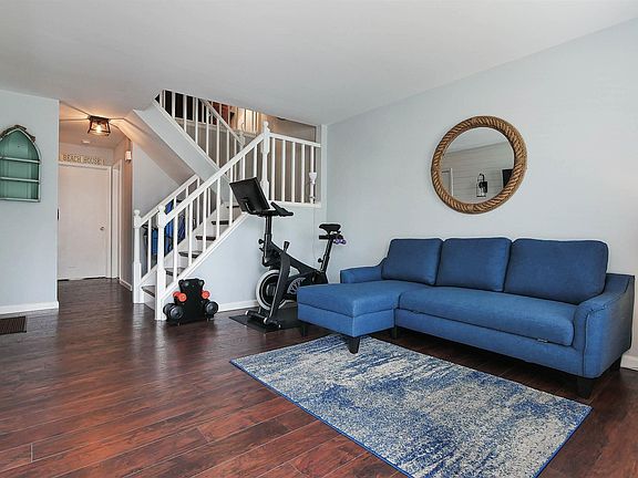3rd image of 310 Seashell Ln