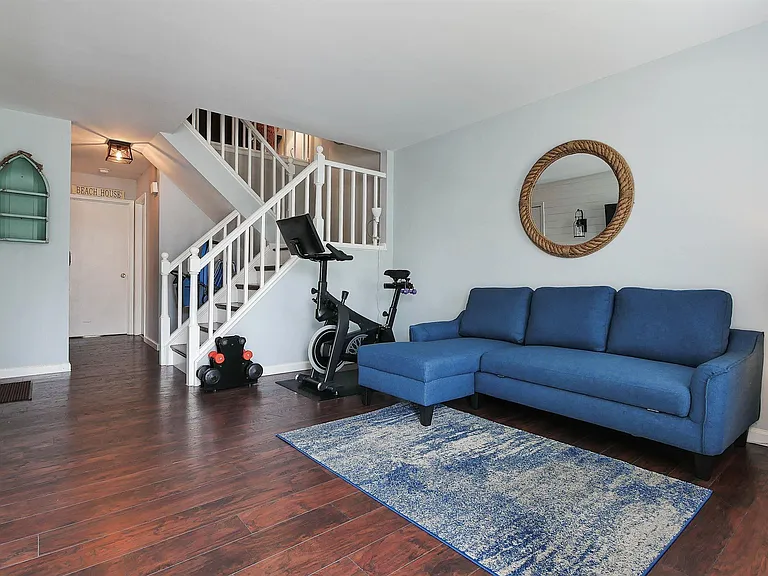 310 Seashell Ln — Photo 3