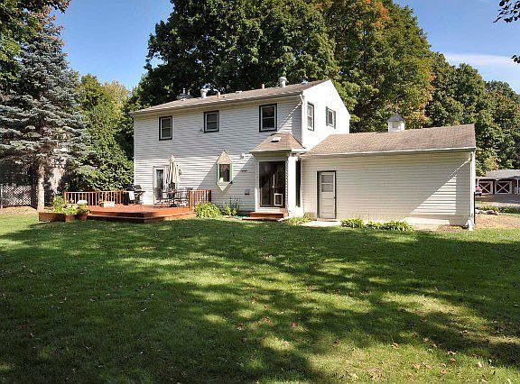 4th image of 1365 Maplewood Dr