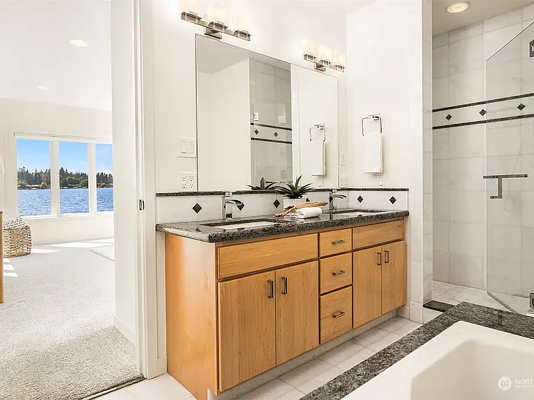 9039 NE Juanita Dr #101 — Photo 12