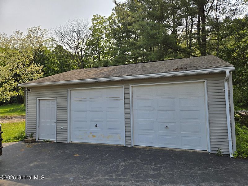 5th image of 168 Spring Road
