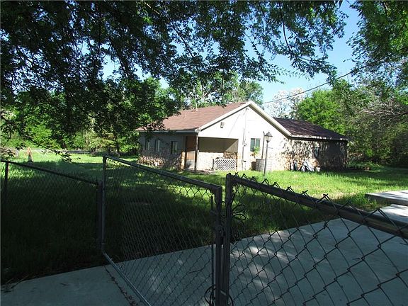 4th image of 4100 N Douglas Blvd