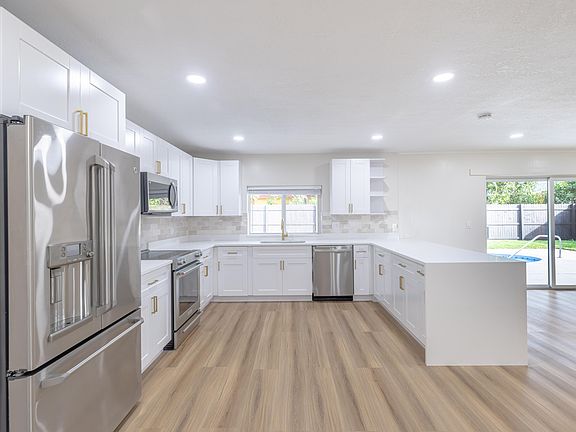2nd image of 1321 SW 28th Avenue