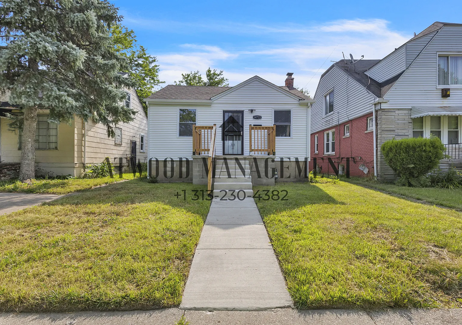This beautifully updated 3-bedroom, 2-bath single-family home is ready for move-in! — Photo 1