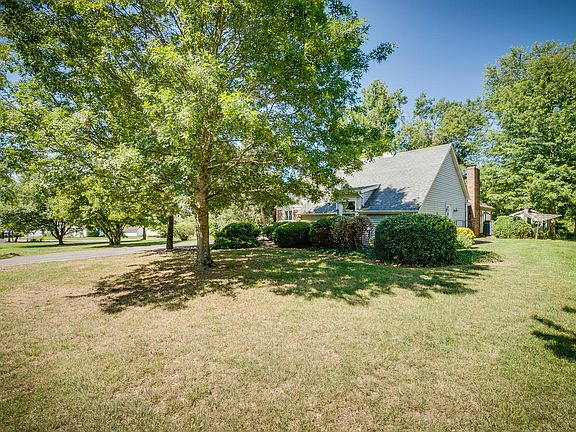 3rd image of 101 Fairhaven Dr