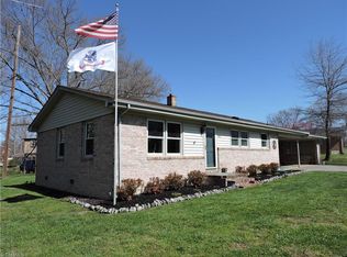 408 E Devon Dr, Mount Airy, NC 27030