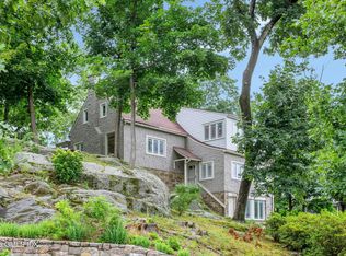 1 Hendrie Dr, Old Greenwich, CT 06870