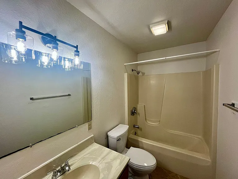 2710 Washington Ave — Photo 13