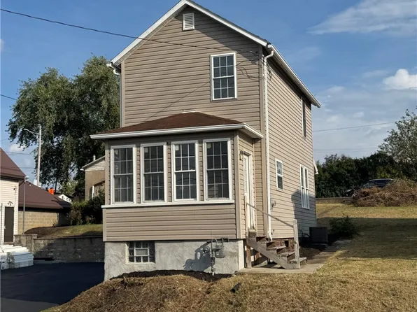 2212 Freeport Rd, Natrona Heights, PA 15065