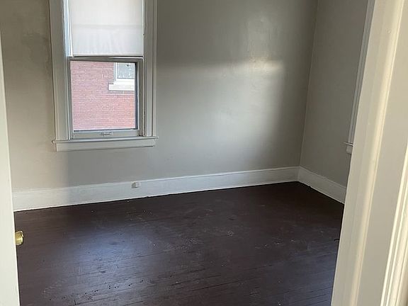 4th image of 3045 Elmhurst St #3047