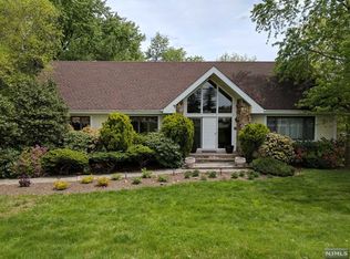 136 Carlough Rd, Upper Saddle River, NJ 07458