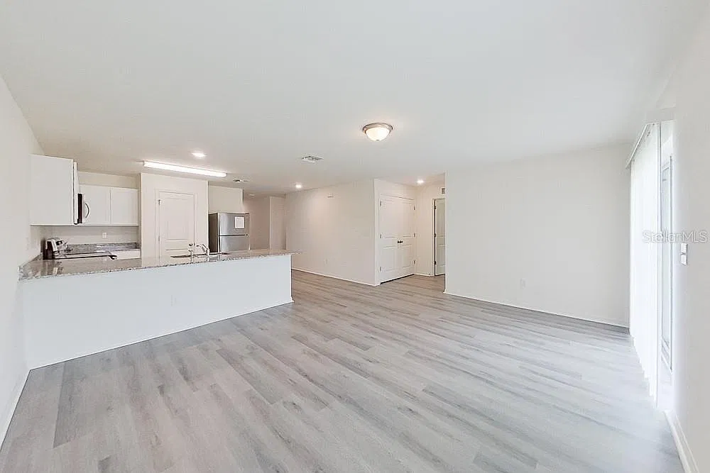 4 bed, 2.0 bath, 1449 sqft, $2,045 — Photo 4