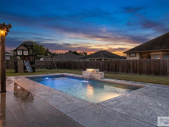 2nd image of 5533 Lovers Ln