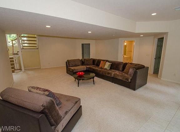 5th image of 33097 Lake Forest Ct