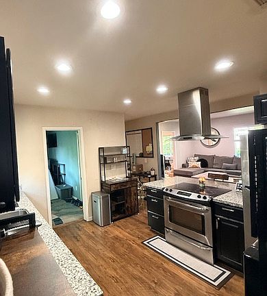 2nd image of 417 Pleasant St