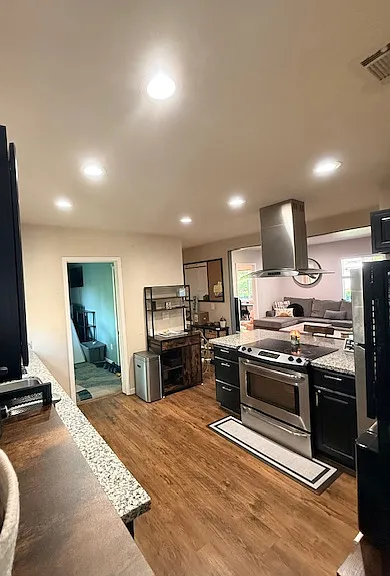 417 Pleasant St — Photo 2
