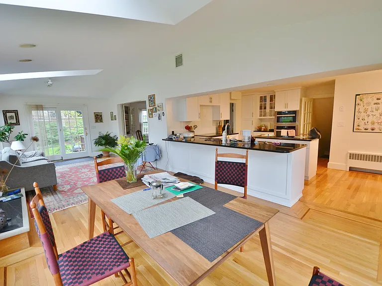 45 Wellesley Rd — Photo 3