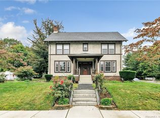 68 Brooklawn Pl, Bridgeport, CT 06604
