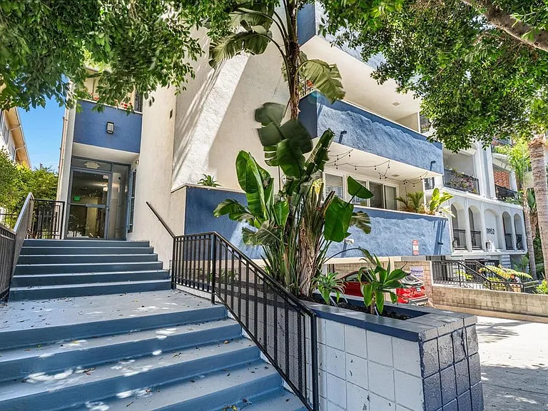 11946 Montana Ave #103 — Photo 30
