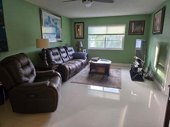 4th image of 669 W Oakland Park Boulevard #208-b