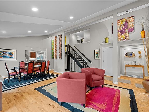 5th image of 910 Royal Blackheath Ct