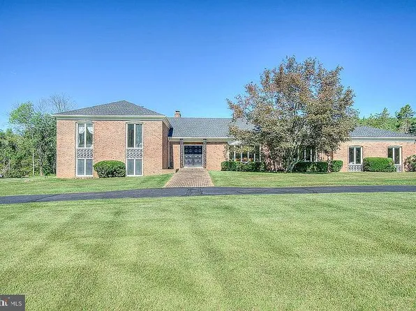 48 Fiddlers Creek Rd, Titusville, NJ 08560