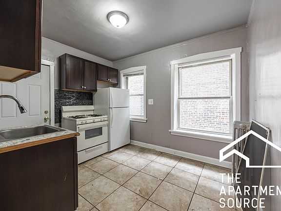 2nd image of 4027 W Melrose St APT 2S