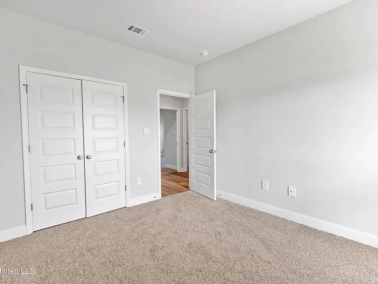 16160 Blue Ridge Dr — Photo 4