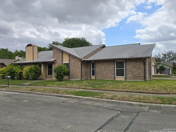102 Crystal Cyn, Universal City, TX 78148