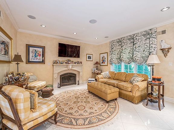 3rd image of 27 Bruno Ln