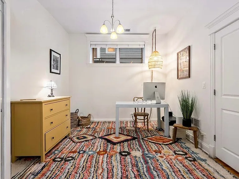 1422 W Henderson St #1 — Photo 9