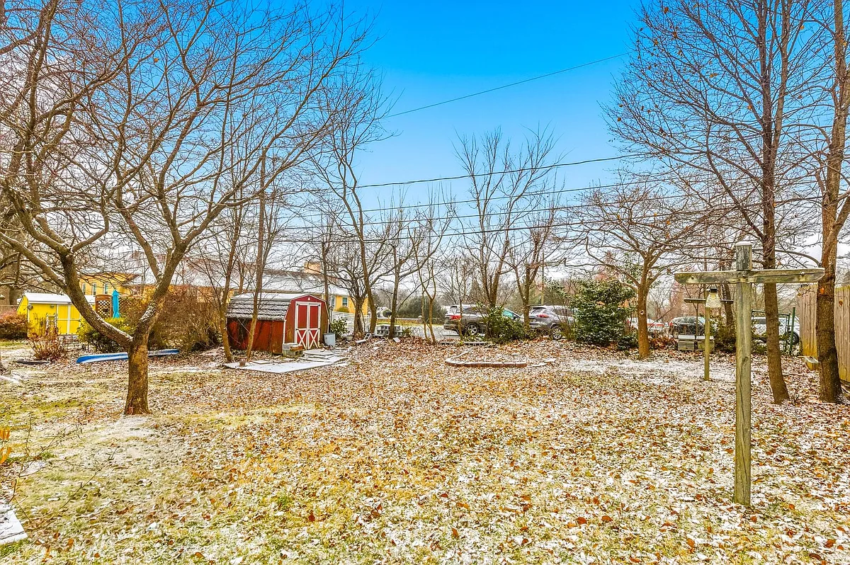 Building Photo - 2115 Armour Dr
