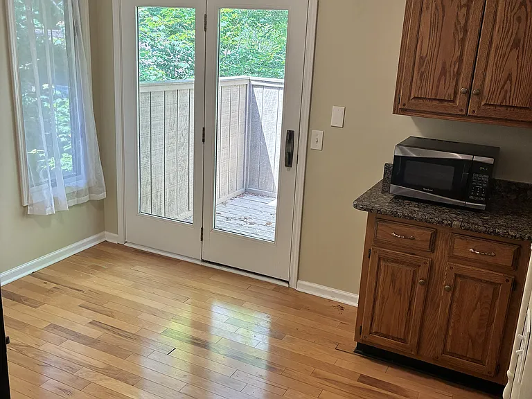 304 Live Oak Ln — Photo 9
