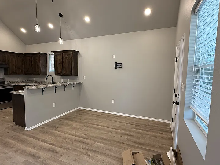2 bed, 800 sqft, $1,250 — Photo 2