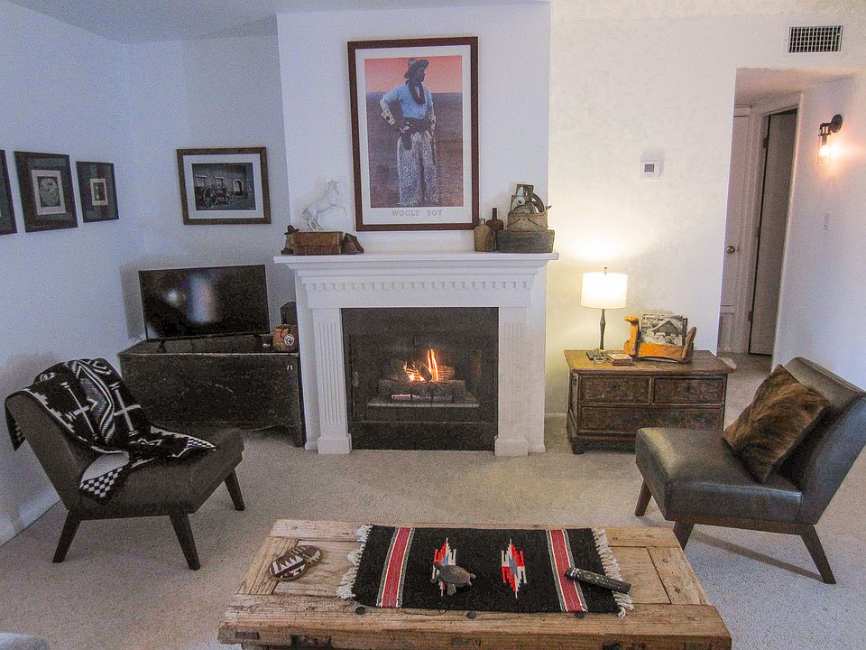 Living Room With Gas Fireplace