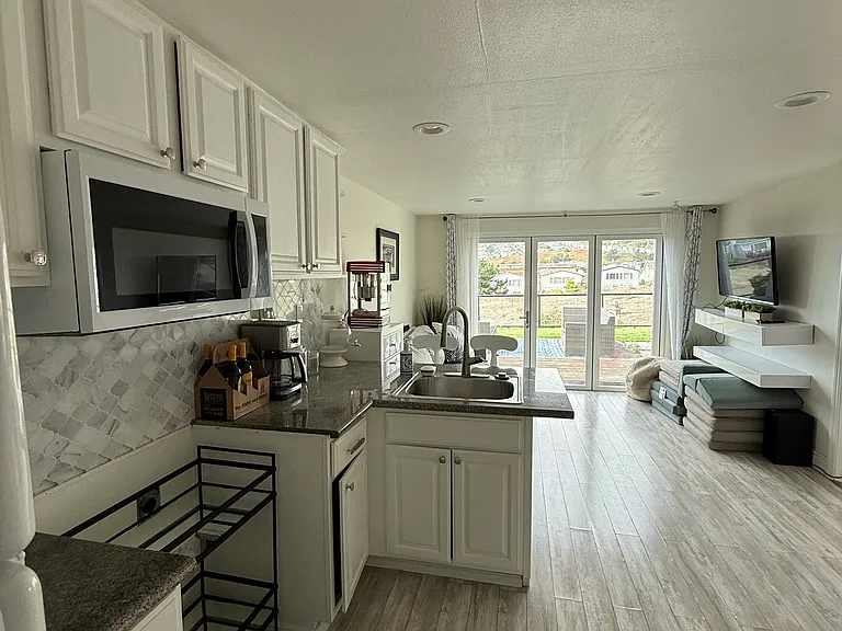 Coral Ridge Dr — Photo 16