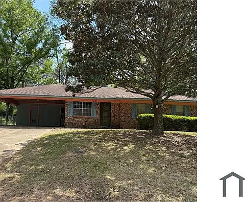 4 bed, 1200 sqft, $1,300 — Photo 1