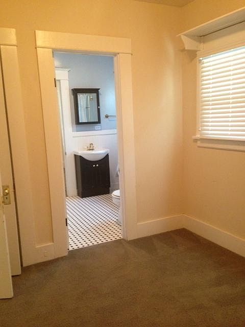 1st image of 526 Oak St
