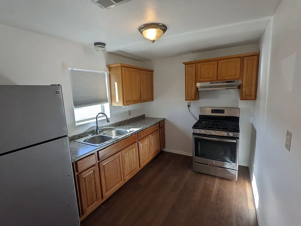 1111 W 8th St