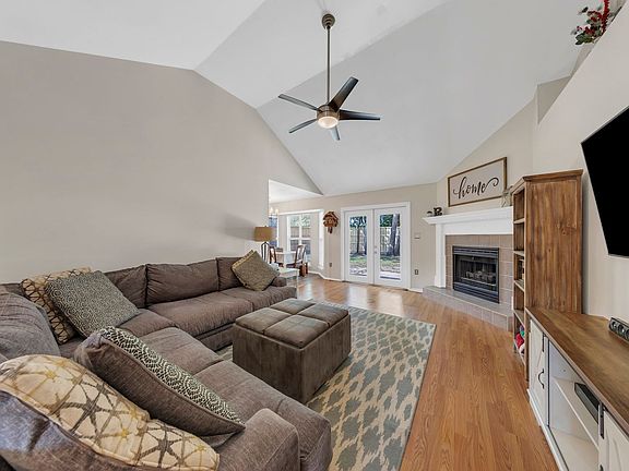 4th image of 4501 Parkwood Sq