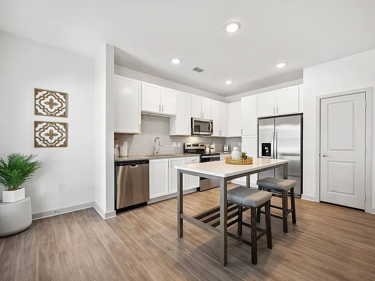 Novo Gateway Apartments and Townhomes — Photo 58