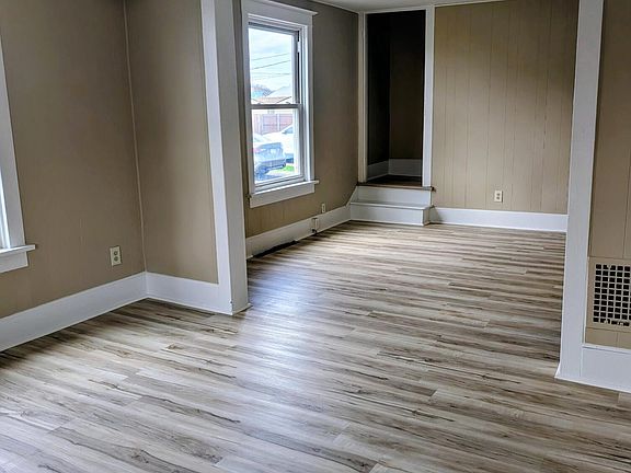 3rd image of 316 Linden St