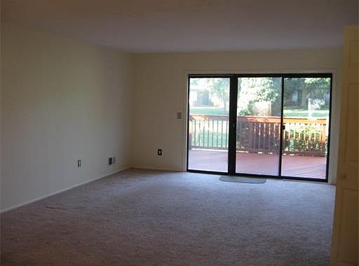 3rd image of 267 Bromley Pl