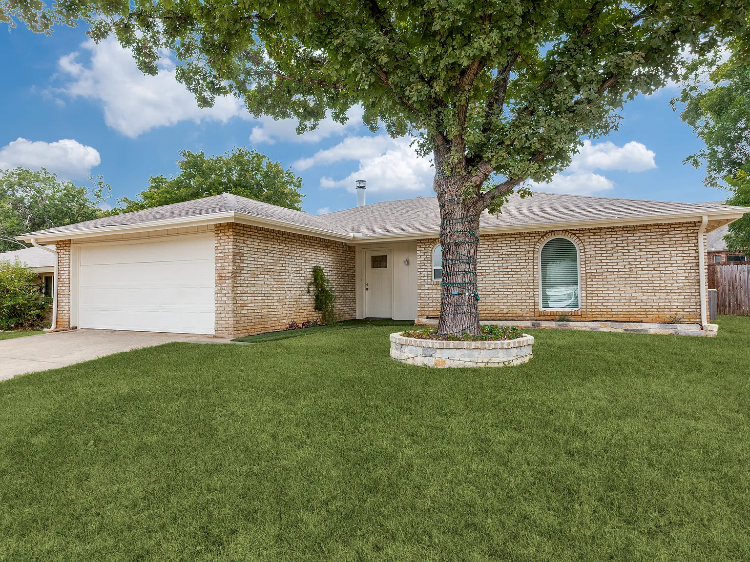 3 bed, 1414 sqft, $2,000 — Photo 1