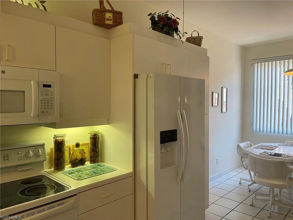 2 bed, 2.0 bath, 1351 sqft, $4,500 — Photo 3