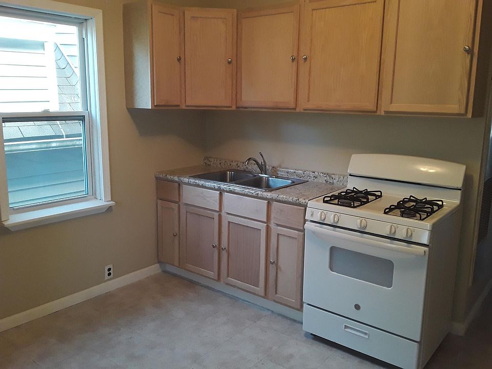 1st image of 10823 S Bensley Ave #2
