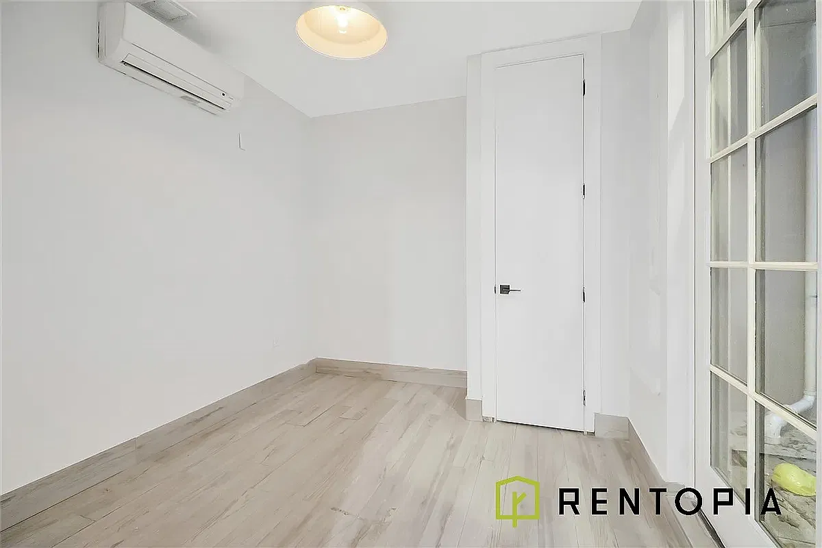 555 Grand Street — Photo 4