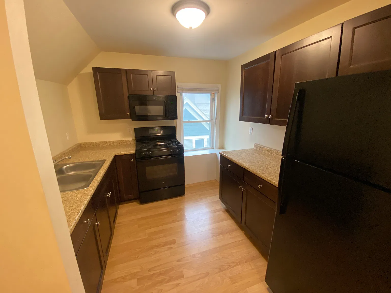 Studio, 600 sqft, $1,795 — Photo 2